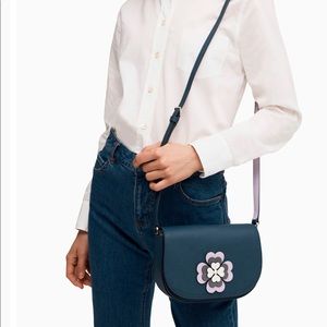 1x Kate Spade flower applique flap crossbody purse